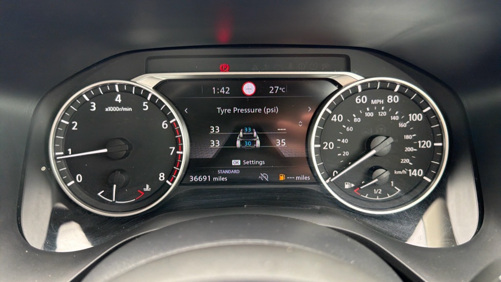 Nissan Qashqai 1.3 DiG-T MH Acenta Premium 5dr Petrol Hatchback - Image 23