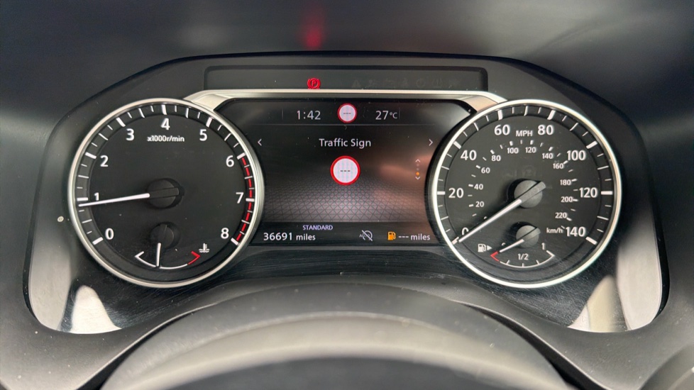 Nissan Qashqai 1.3 DiG-T MH Acenta Premium 5dr Petrol Hatchback - Image 24
