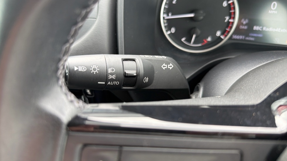 Nissan Qashqai 1.3 DiG-T MH Acenta Premium 5dr Petrol Hatchback - Image 25