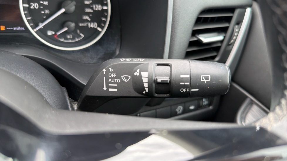Nissan Qashqai 1.3 DiG-T MH Acenta Premium 5dr Petrol Hatchback - Image 26