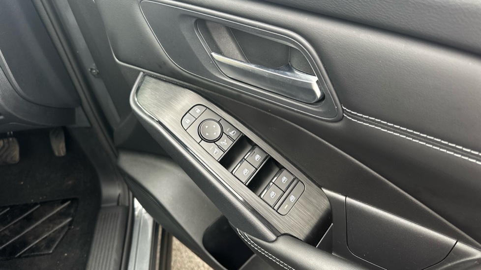 Nissan Qashqai 1.5 E-Power Acenta Premium 5dr Auto Hybrid Hatchback - Image 24