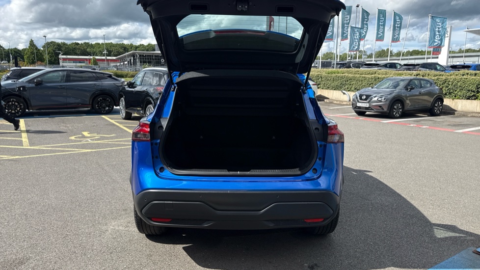 Nissan Qashqai 1.5 E-Power Acenta Premium 5dr Auto Hybrid Hatchback - Image 4