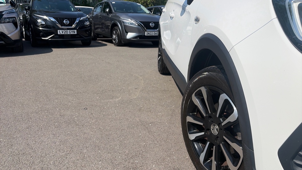 Vauxhall Crossland 1.2 Design 5dr Petrol Hatchback - Image 8