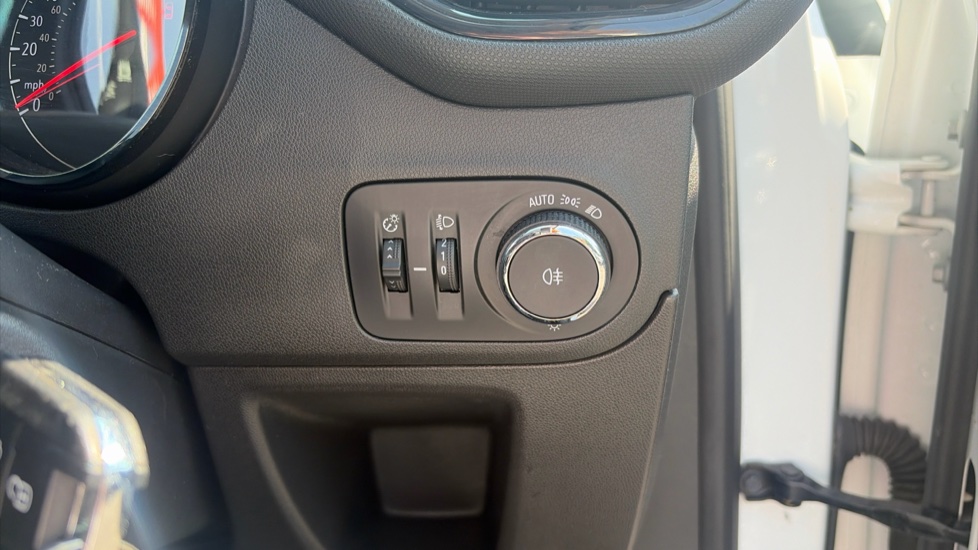 Vauxhall Crossland 1.2 Design 5dr Petrol Hatchback - Image 23