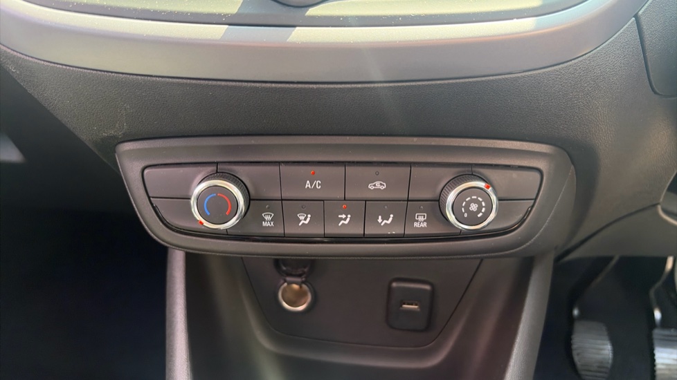 Vauxhall Crossland 1.2 Design 5dr Petrol Hatchback - Image 24
