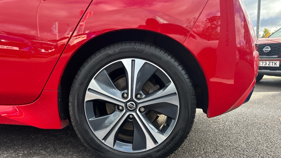 Nissan LEAF 110kW Tekna 40kWh 5dr Auto Electric Hatchback - Image 7