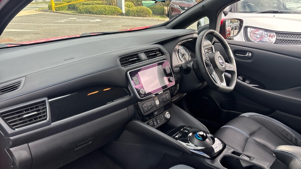 Nissan LEAF 110kW Tekna 40kWh 5dr Auto Electric Hatchback - Image 9