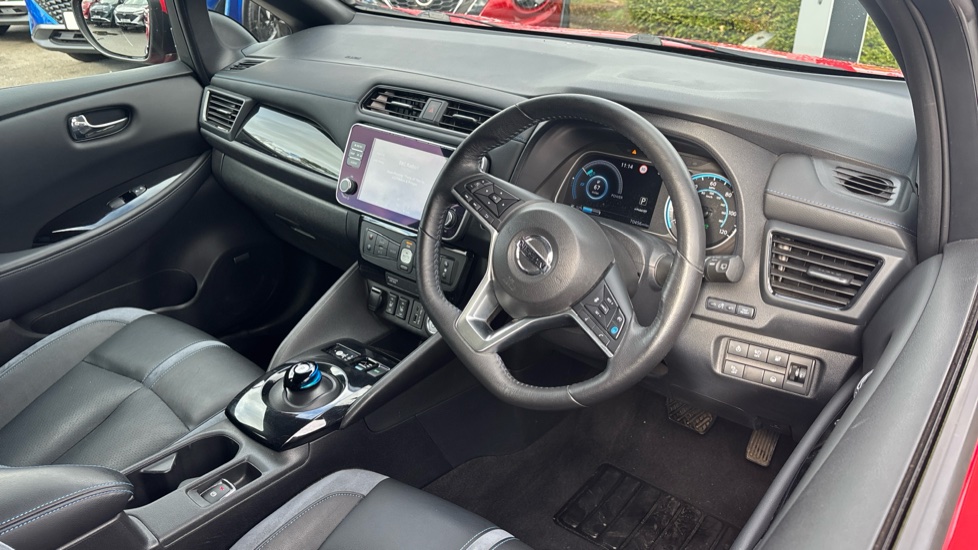 Nissan LEAF 110kW Tekna 40kWh 5dr Auto Electric Hatchback - Image 11