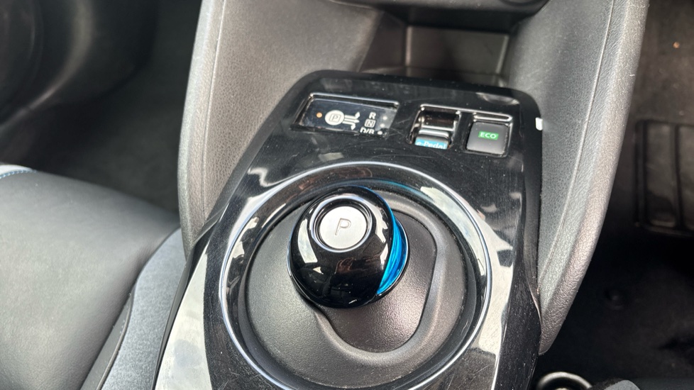 Nissan LEAF 110kW Tekna 40kWh 5dr Auto Electric Hatchback - Image 13
