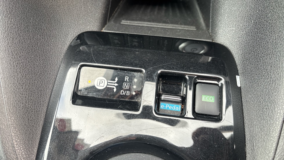 Nissan LEAF 110kW Tekna 40kWh 5dr Auto Electric Hatchback - Image 25