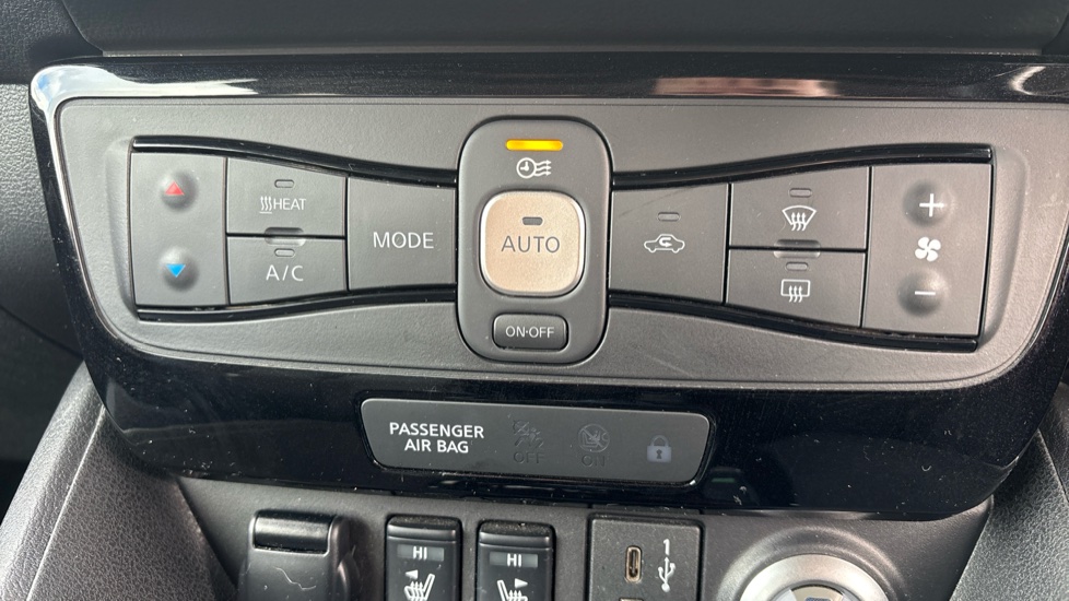 Nissan LEAF 110kW Tekna 40kWh 5dr Auto Electric Hatchback - Image 28