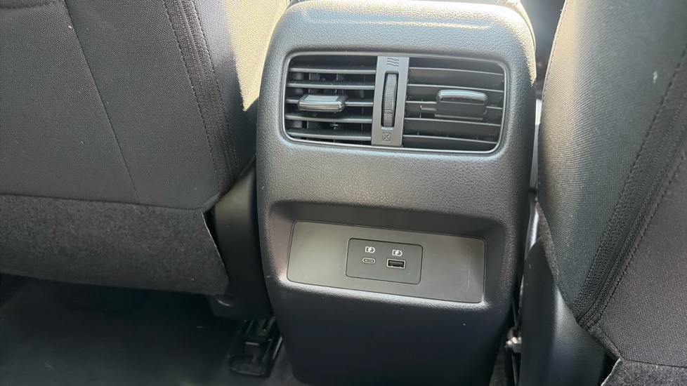 Nissan Qashqai 1.3 DiG-T MH 158 N-Connecta 5dr Xtronic Petrol Hatchback - Image 25
