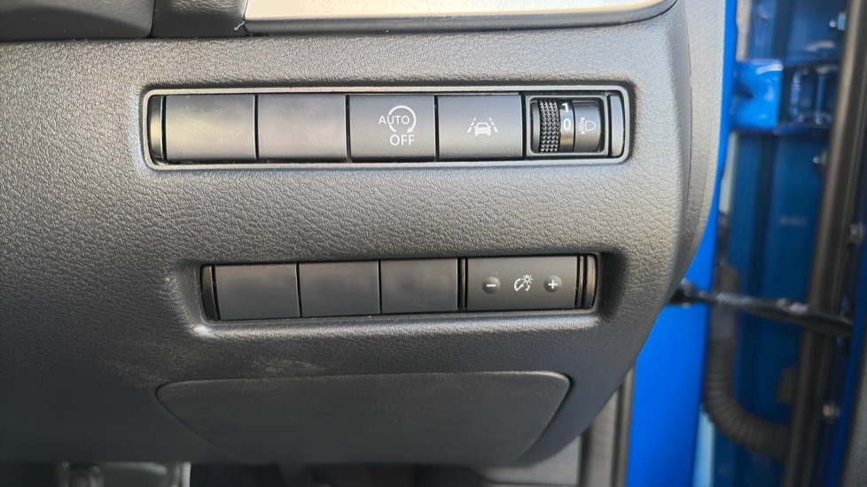Nissan Qashqai 1.3 DiG-T MH 158 N-Connecta 5dr Xtronic Petrol Hatchback - Image 31