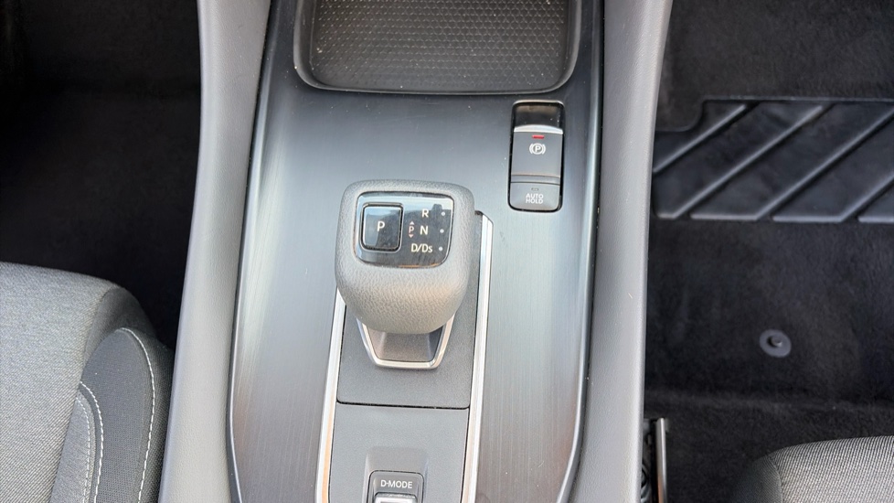 Nissan Qashqai 1.3 DiG-T MH 158 N-Connecta 5dr Xtronic Petrol Hatchback - Image 40