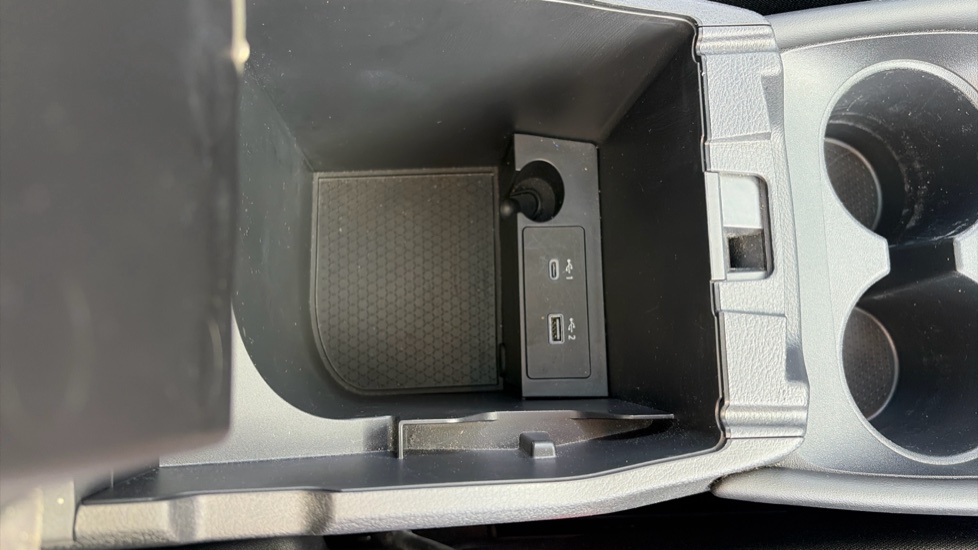 Nissan Qashqai 1.3 DiG-T MH 158 N-Connecta 5dr Xtronic Petrol Hatchback - Image 44