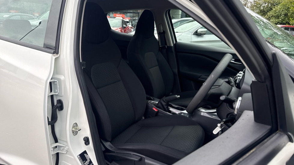 Nissan Juke 1.0 DiG-T 114 Acenta 5dr Petrol Hatchback - Image 21
