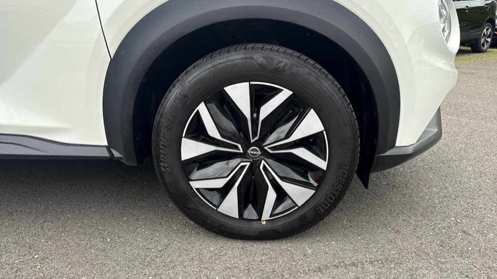 Nissan Juke 1.0 DiG-T 114 Acenta 5dr Petrol Hatchback - Image 22