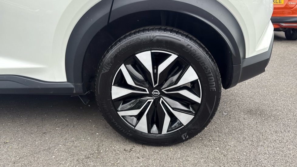 Nissan Juke 1.0 DiG-T 114 Acenta 5dr Petrol Hatchback - Image 26