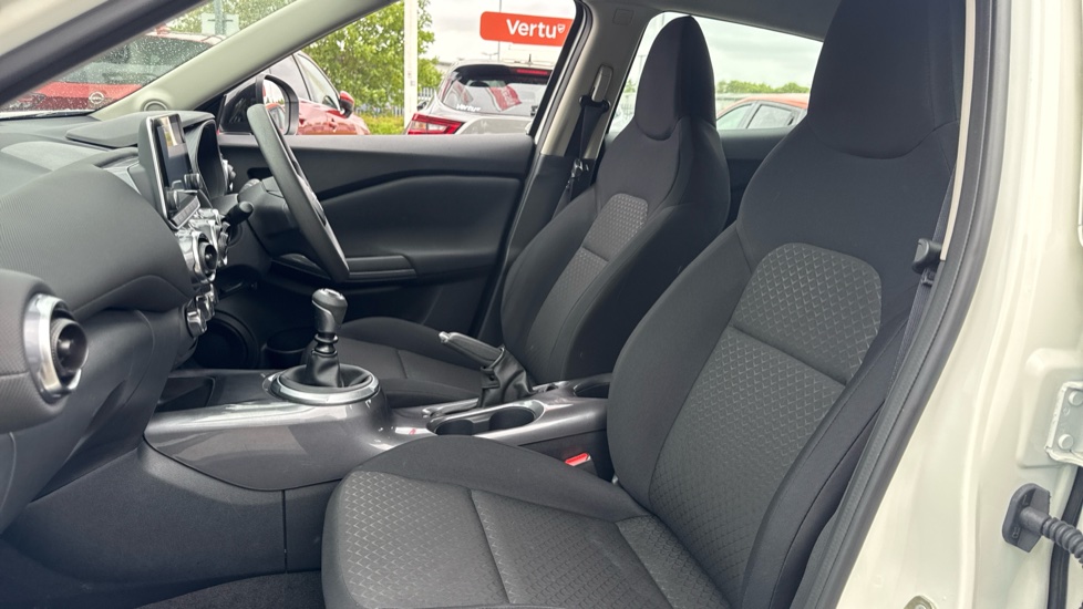 Nissan Juke 1.0 DiG-T 114 Acenta 5dr Petrol Hatchback - Image 29