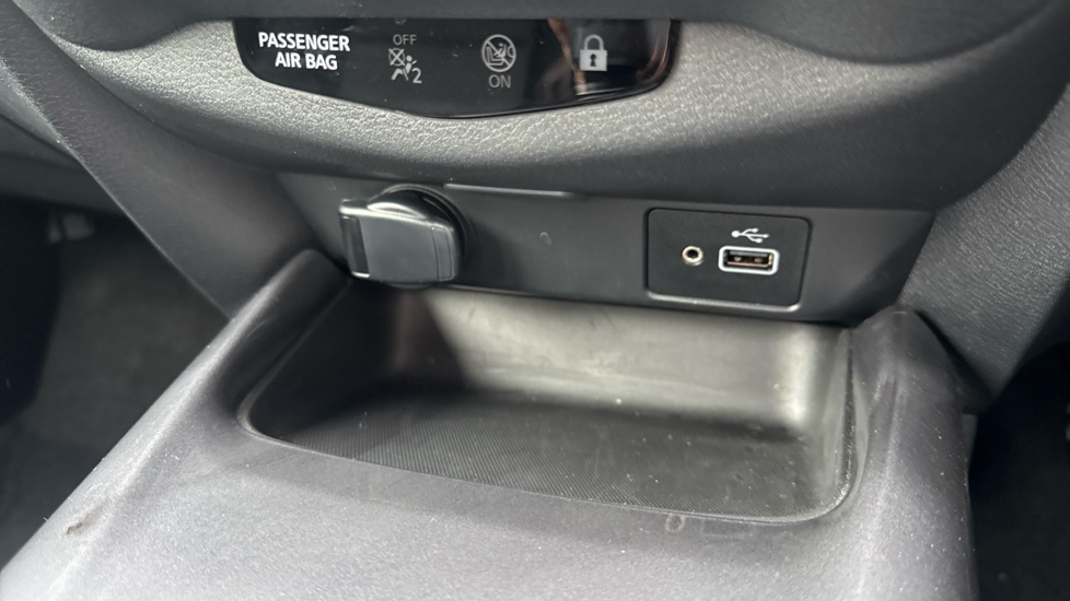 Nissan Juke 1.0 DiG-T 114 Acenta 5dr Petrol Hatchback - Image 35
