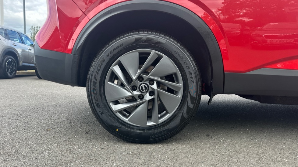 Nissan Qashqai 1.3 DiG-T MH Acenta Premium 5dr Petrol Hatchback - Image 7
