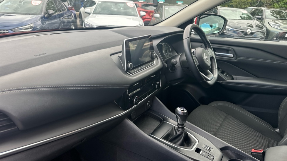 Nissan Qashqai 1.3 DiG-T MH Acenta Premium 5dr Petrol Hatchback - Image 9