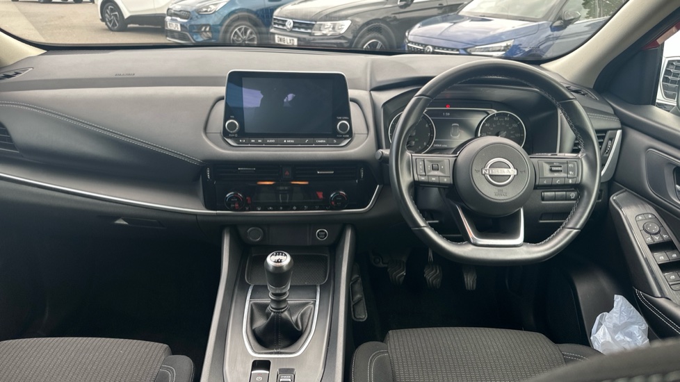 Nissan Qashqai 1.3 DiG-T MH Acenta Premium 5dr Petrol Hatchback - Image 10