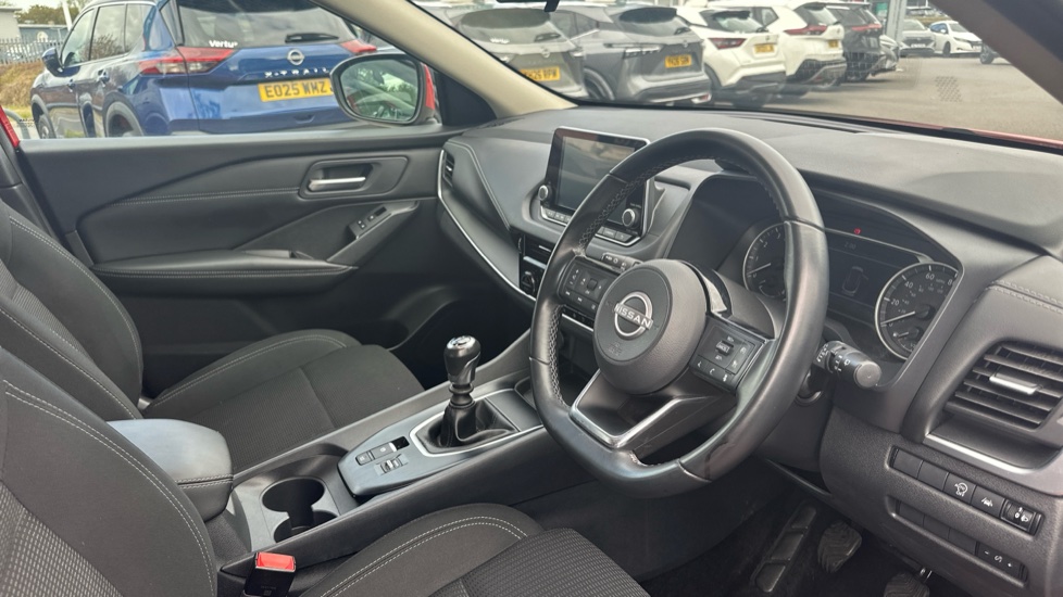 Nissan Qashqai 1.3 DiG-T MH Acenta Premium 5dr Petrol Hatchback - Image 11