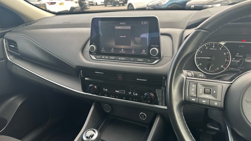 Nissan Qashqai 1.3 DiG-T MH Acenta Premium 5dr Petrol Hatchback - Image 14