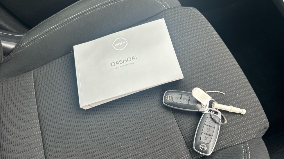 Nissan Qashqai 1.3 DiG-T MH Acenta Premium 5dr Petrol Hatchback - Image 19