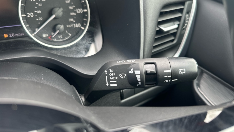 Nissan Qashqai 1.3 DiG-T MH Acenta Premium 5dr Petrol Hatchback - Image 25