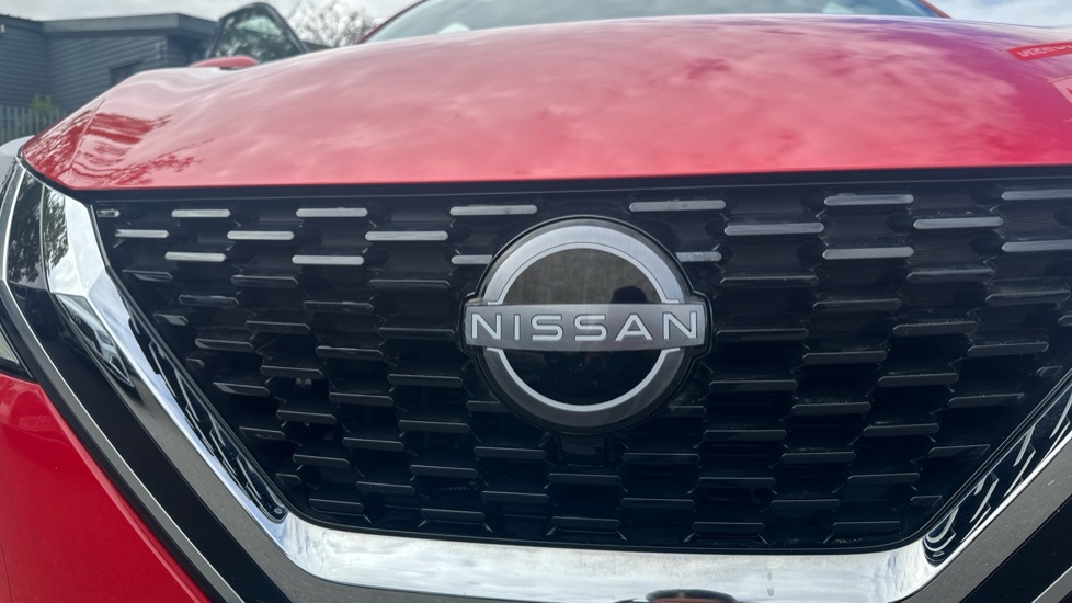 Nissan Qashqai 1.3 DiG-T MH Acenta Premium 5dr Petrol Hatchback - Image 46