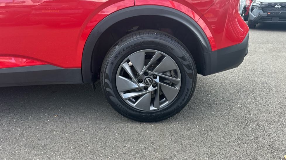 Nissan Qashqai 1.3 DiG-T MH Acenta Premium 5dr Petrol Hatchback - Image 48