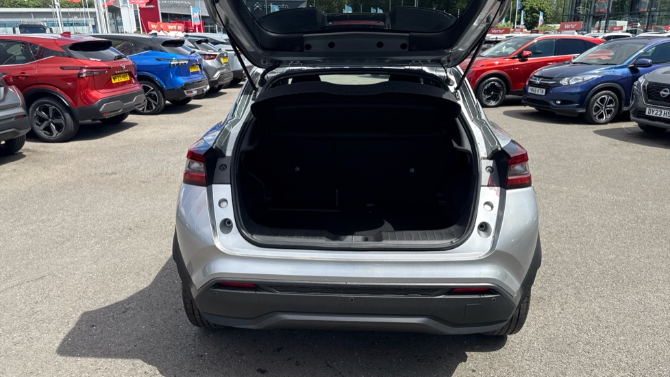 Nissan Juke 1.6 Hybrid N-Connecta 5dr Auto Hybrid Hatchback - Image 4