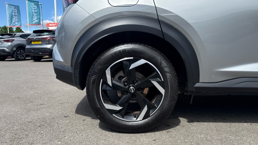 Nissan Juke 1.6 Hybrid N-Connecta 5dr Auto Hybrid Hatchback - Image 7
