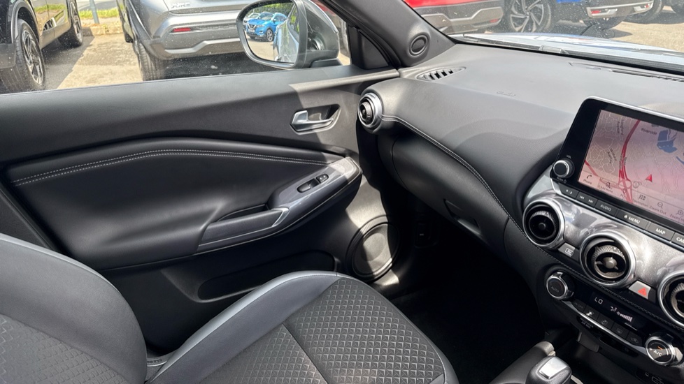 Nissan Juke 1.6 Hybrid N-Connecta 5dr Auto Hybrid Hatchback - Image 9