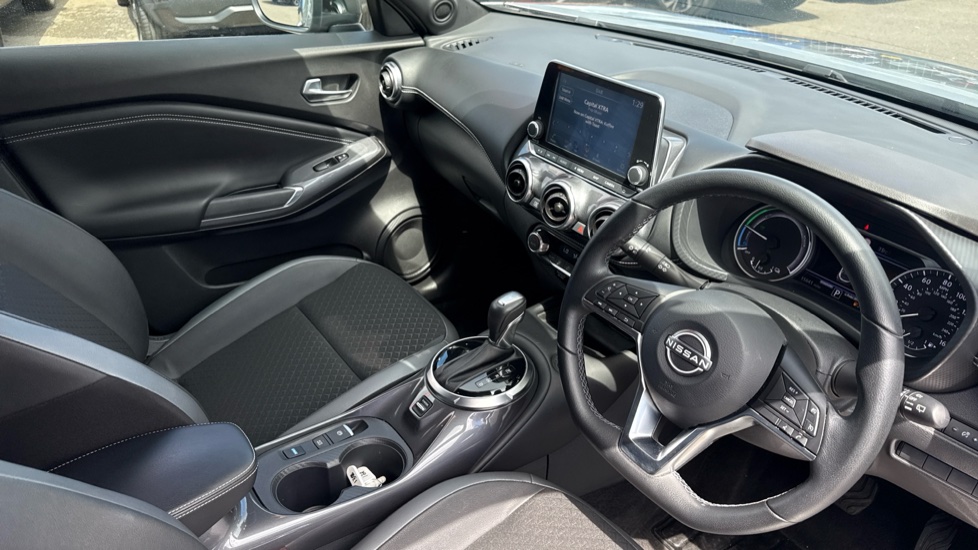 Nissan Juke 1.6 Hybrid N-Connecta 5dr Auto Hybrid Hatchback - Image 11