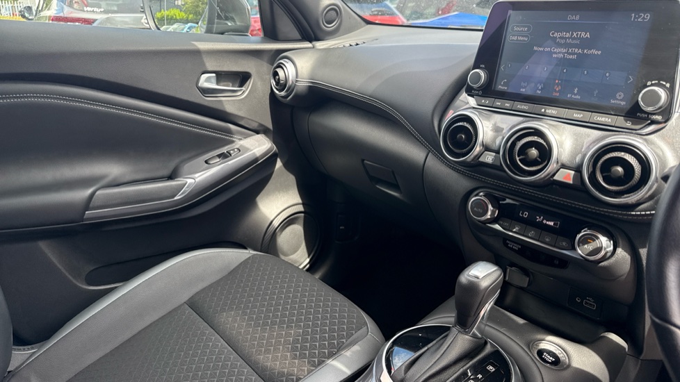 Nissan Juke 1.6 Hybrid N-Connecta 5dr Auto Hybrid Hatchback - Image 14