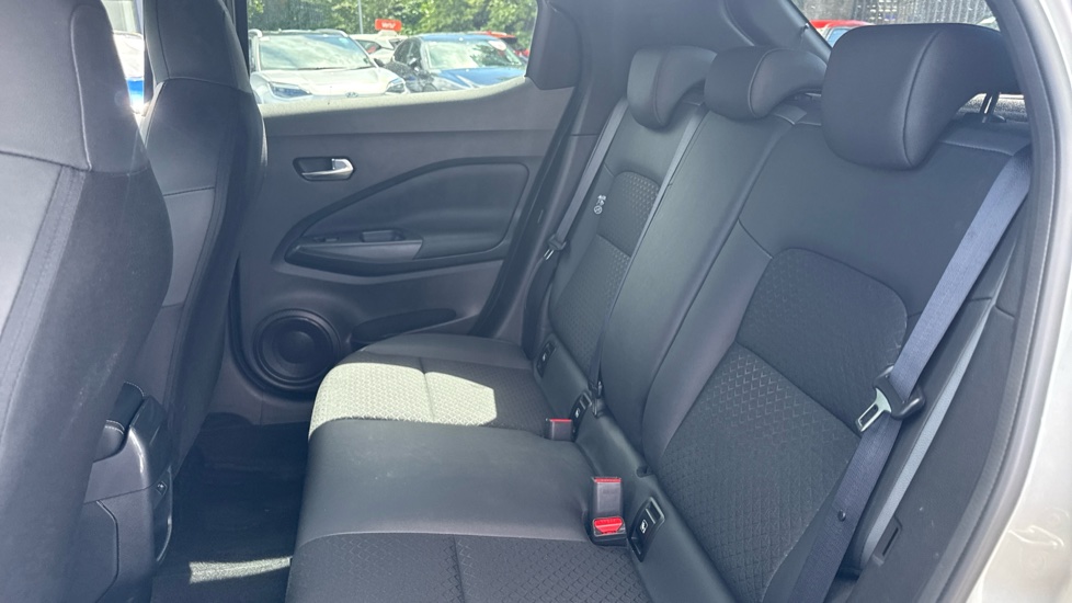 Nissan Juke 1.6 Hybrid N-Connecta 5dr Auto Hybrid Hatchback - Image 16