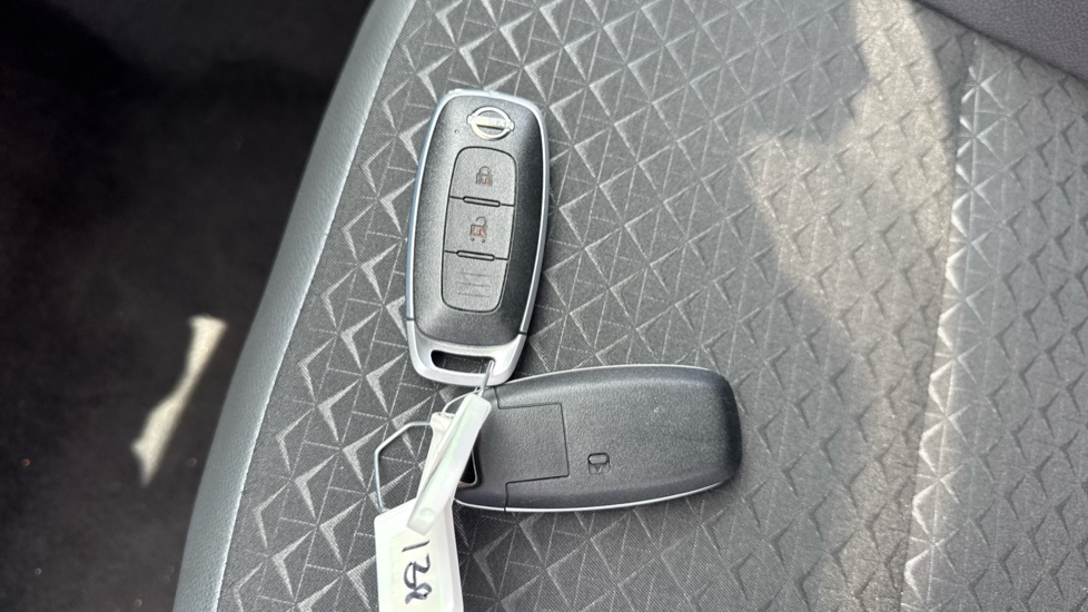 Nissan Juke 1.6 Hybrid N-Connecta 5dr Auto Hybrid Hatchback - Image 20