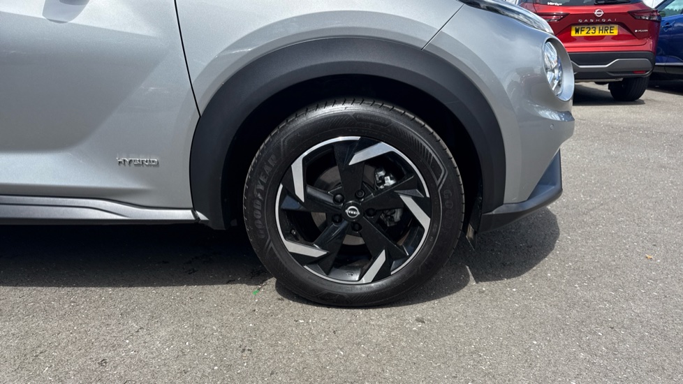 Nissan Juke 1.6 Hybrid N-Connecta 5dr Auto Hybrid Hatchback - Image 21