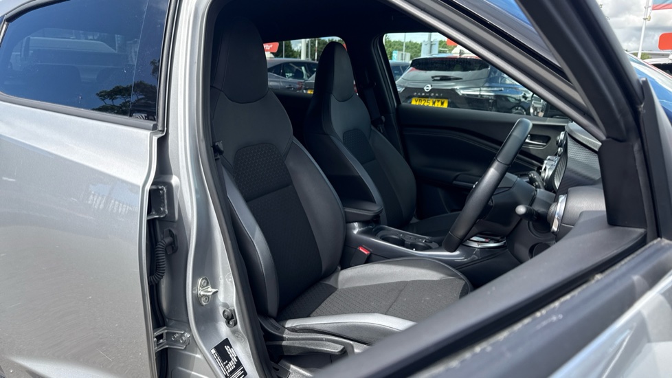 Nissan Juke 1.6 Hybrid N-Connecta 5dr Auto Hybrid Hatchback - Image 23