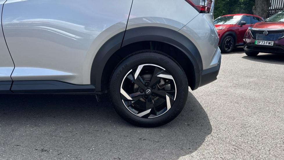 Nissan Juke 1.6 Hybrid N-Connecta 5dr Auto Hybrid Hatchback - Image 28