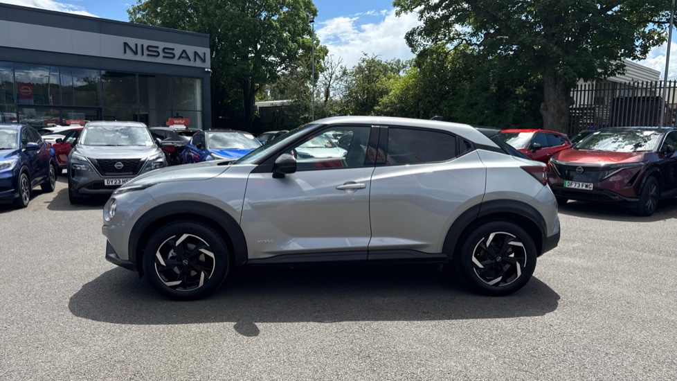 Nissan Juke 1.6 Hybrid N-Connecta 5dr Auto Hybrid Hatchback - Image 30