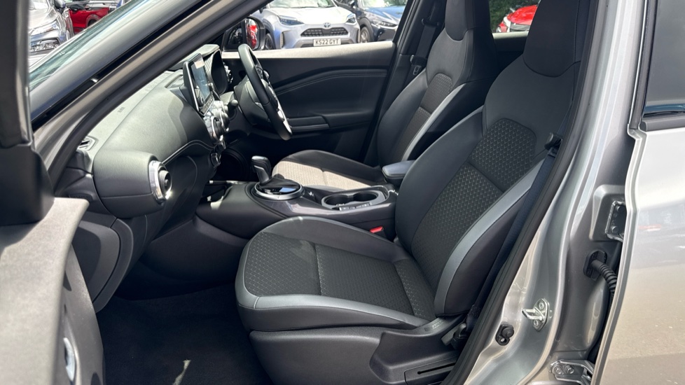 Nissan Juke 1.6 Hybrid N-Connecta 5dr Auto Hybrid Hatchback - Image 33