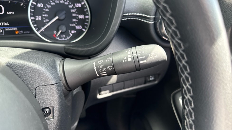 Nissan Juke 1.6 Hybrid N-Connecta 5dr Auto Hybrid Hatchback - Image 39