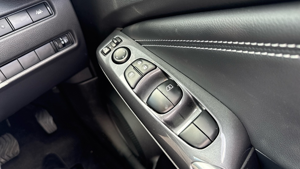 Nissan Juke 1.6 Hybrid N-Connecta 5dr Auto Hybrid Hatchback - Image 41