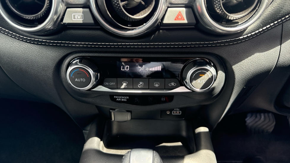 Nissan Juke 1.6 Hybrid N-Connecta 5dr Auto Hybrid Hatchback - Image 43