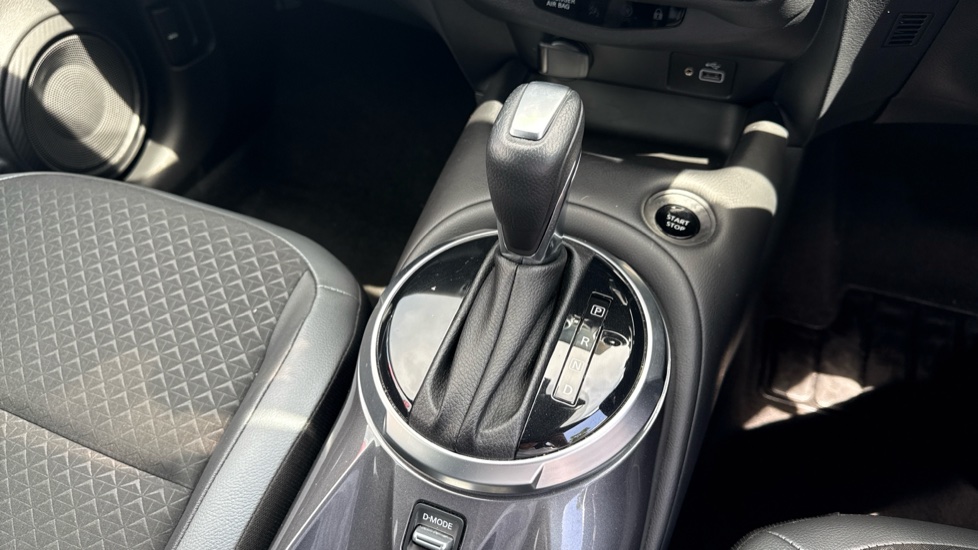 Nissan Juke 1.6 Hybrid N-Connecta 5dr Auto Hybrid Hatchback - Image 45