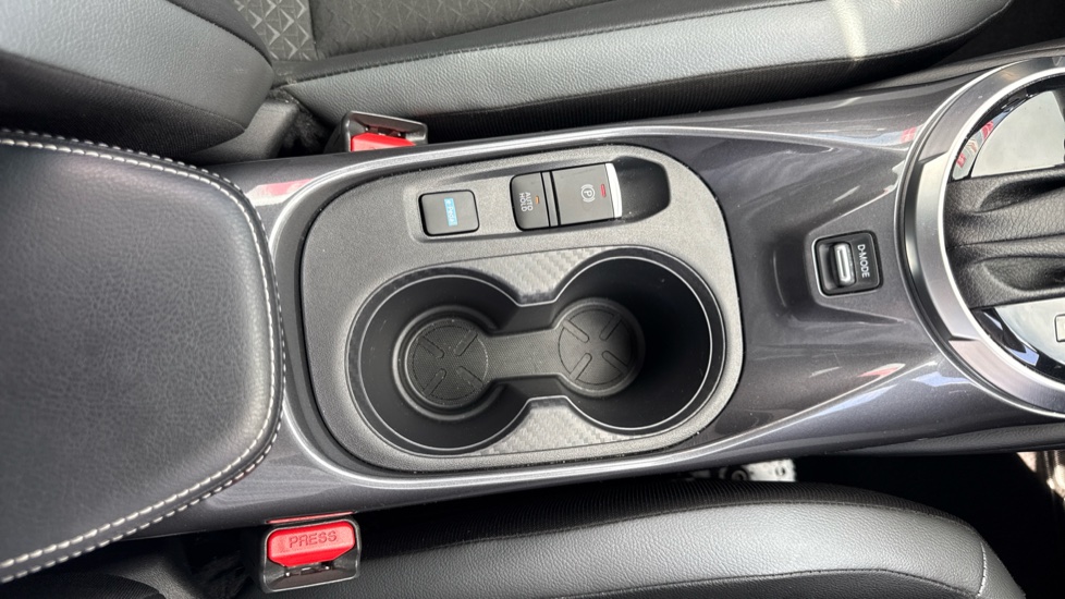 Nissan Juke 1.6 Hybrid N-Connecta 5dr Auto Hybrid Hatchback - Image 46